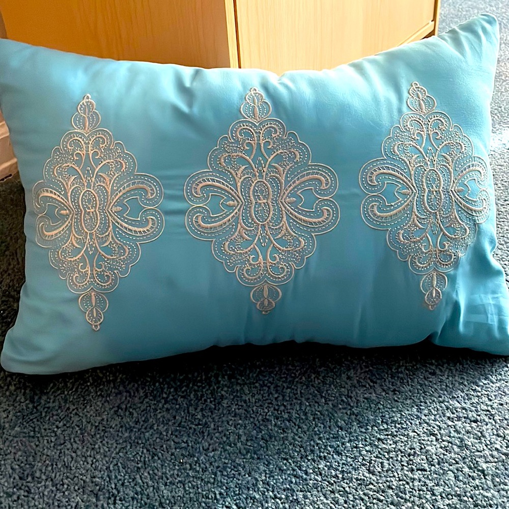 Throw pillow